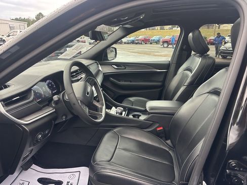 Used 2024 Jeep Grand Cherokee L Limited w/ Luxury Tech Group II image 22