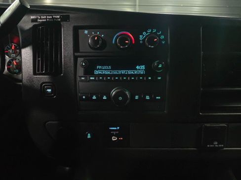 Used 2019 GMC Savana 2500 w/ Driver Convenience Package image 21