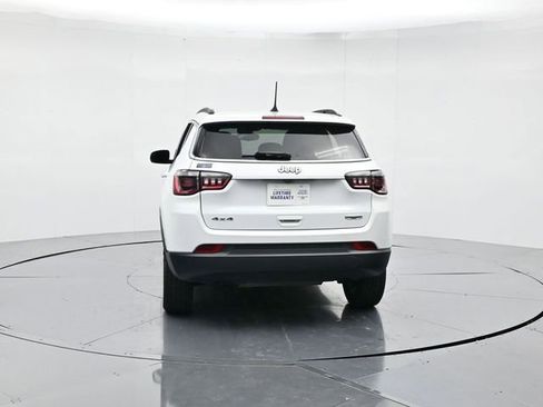 Used 2024 Jeep Compass Latitude image 8