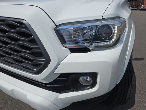 Used 2022 Toyota Tacoma TRD Sport w/ Technology Package AWD/4WD image 32