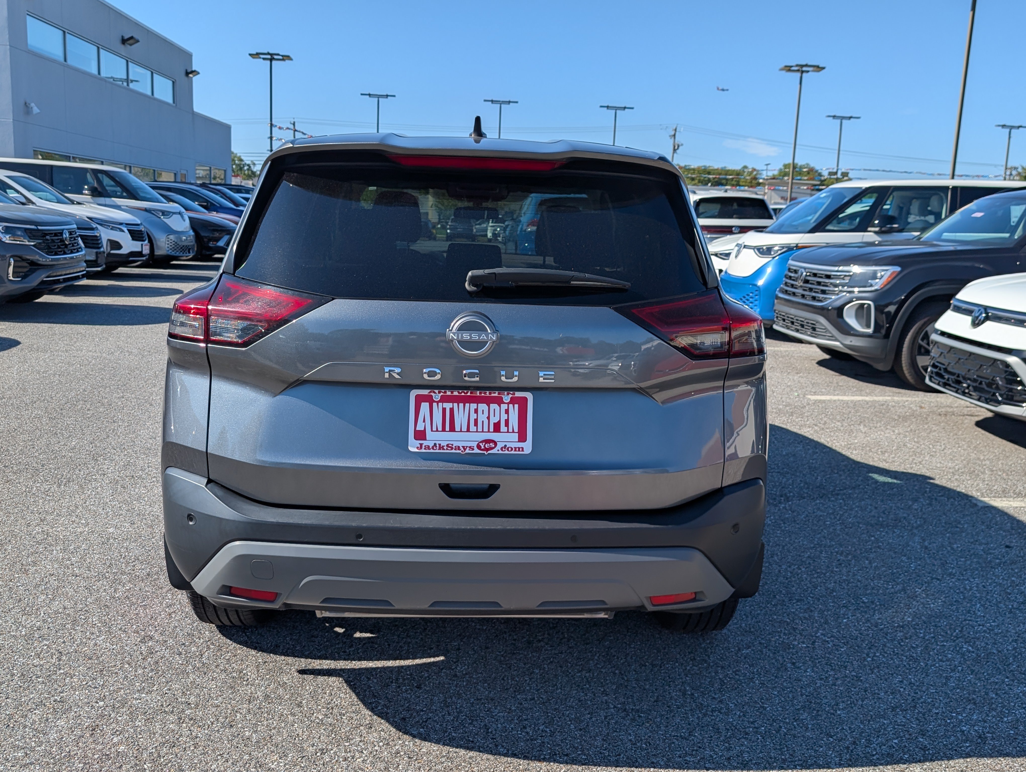 Used 2023 Nissan Rogue S FWD image 4