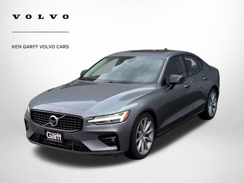 Used 2021 Volvo S60 T5 Momentum w/ Advanced Package image 8