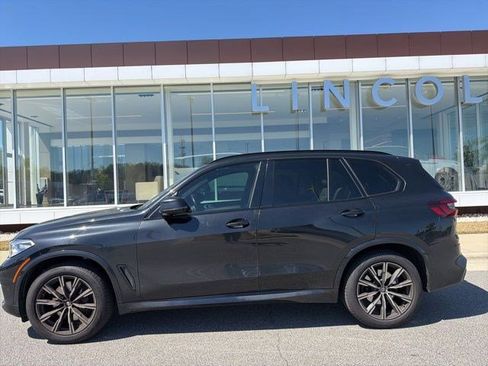Used 2022 BMW X5 xDrive40i w/ M Sport Package image 2