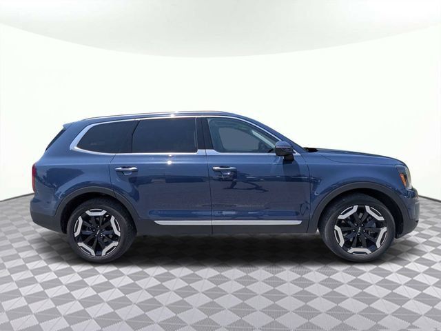 Used 2025 Kia Telluride S FWD image 3