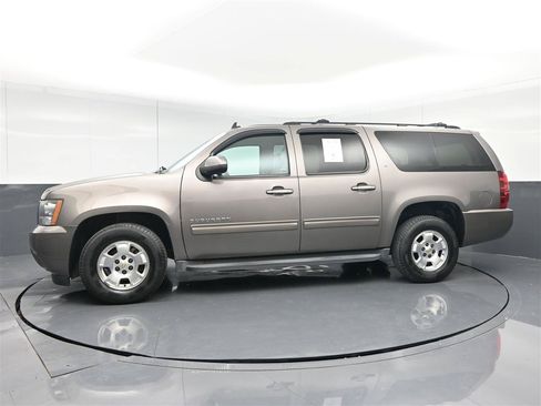 Used 2013 Chevrolet Suburban LT RWD image 8