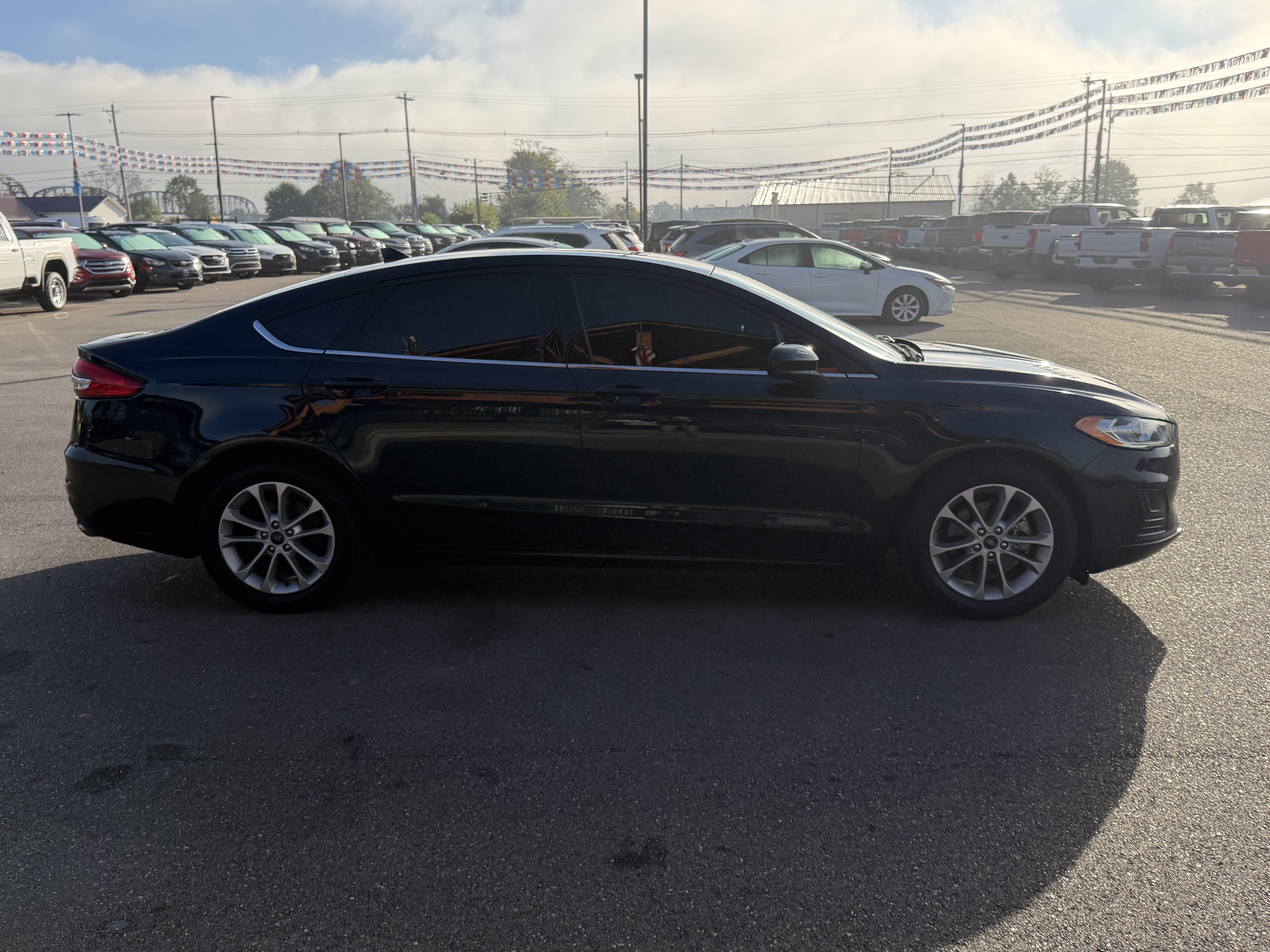 Used 2020 Ford Fusion SE FWD image 22