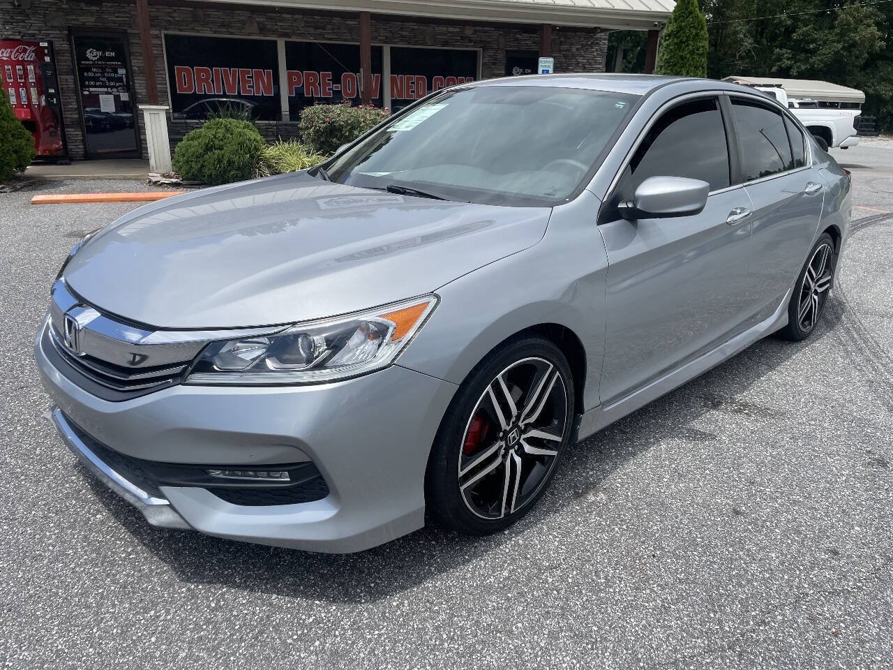 Used 2017 Honda Accord Sport image 5