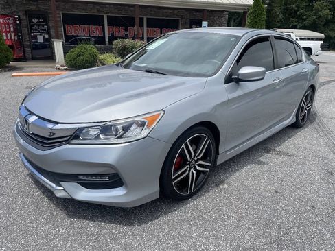 Used 2017 Honda Accord Sport image 5
