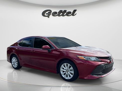 Used 2018 Toyota Camry LE FWD image 3