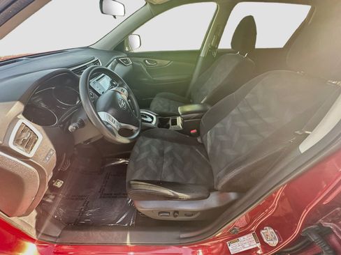 Used 2016 Nissan Rogue SV w/ SV Family Package FWD image 13