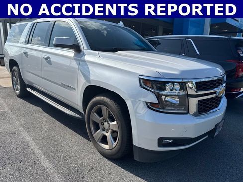 Used 2020 Chevrolet Suburban LT w/ Luxury Package RWD image 2