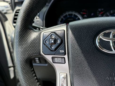 Used 2017 Toyota 4Runner SR5 AWD/4WD image 16
