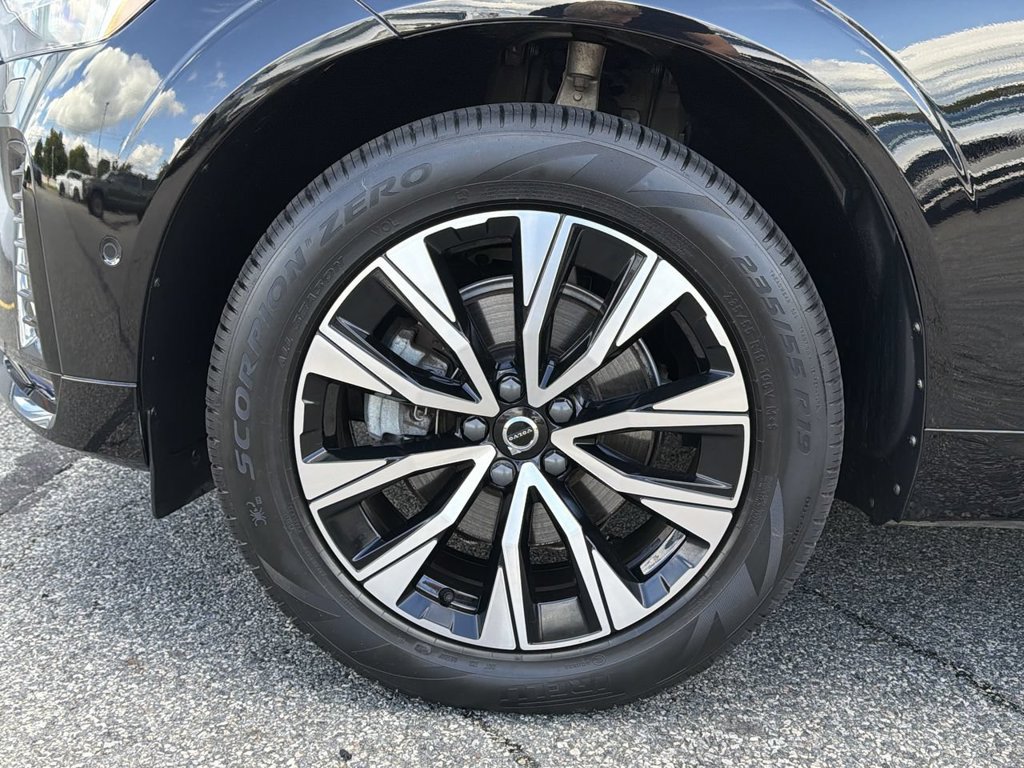 Certified 2024 Volvo XC60 B5 Plus w/ Protection Package Premier AWD/4WD image 10