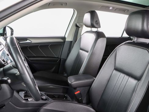 Used 2022 Volkswagen Tiguan SE AWD/4WD image 24