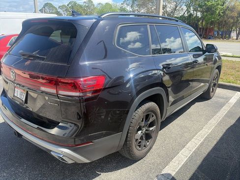 Used 2024 Volkswagen Atlas Peak Edition SE image 16