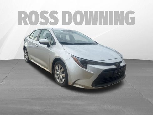 Used 2025 Toyota Corolla LE FWD image 3