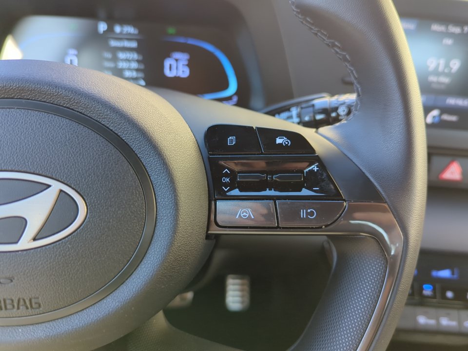 Certified 2026 Hyundai Elantra Sport FWD image 36