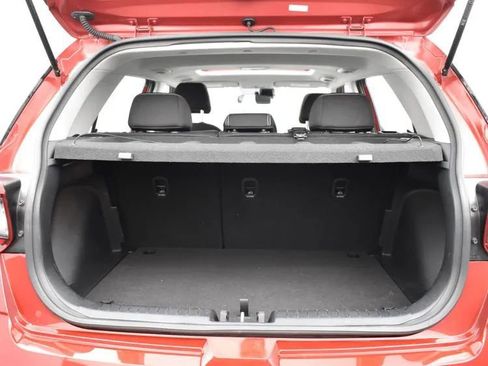 Used 2025 Hyundai Venue SEL FWD image 16