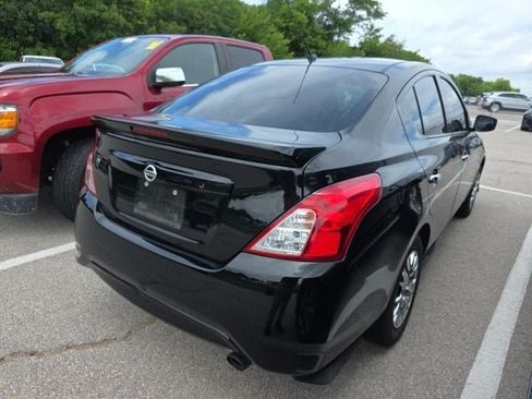 Used 2017 Nissan Versa SV FWD image 5