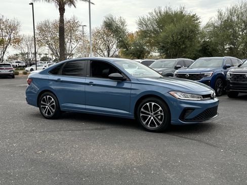 Used 2025 Volkswagen Jetta Sport image 6