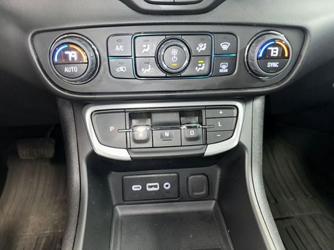 Certified 2022 GMC Terrain SLE w/ Driver Convenience Package image 14