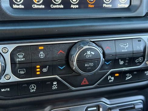 Used 2020 Jeep Wrangler Unlimited Sahara w/ Uconnect 4C Nav & Sound Group image 17