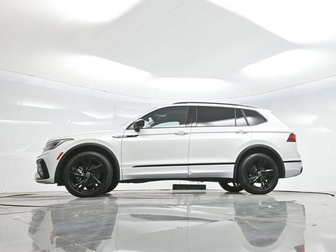 Used 2023 Volkswagen Tiguan SE R-Line FWD image 6