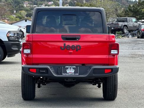 New 2025 Jeep Gladiator Sport image 5
