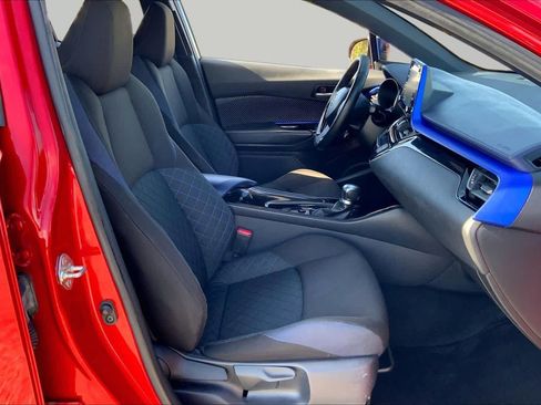 Used 2020 Toyota C-HR XLE FWD image 9