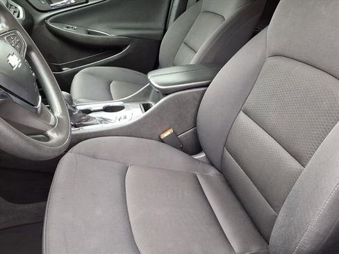 Used 2023 Chevrolet Malibu LT image 3