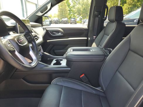 Used 2024 GMC Yukon SLT w/ SLT Luxury Package RWD image 18