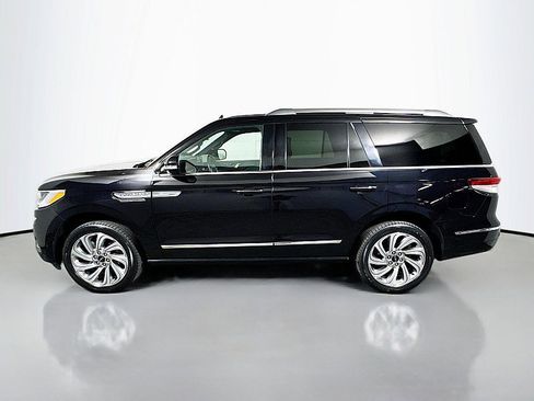 Used 2024 Lincoln Navigator Premiere image 4