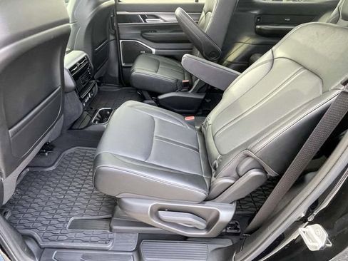 Used 2024 Jeep Wagoneer Series II image 12