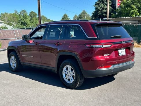 Used 2023 Jeep Grand Cherokee Laredo AWD/4WD image 7