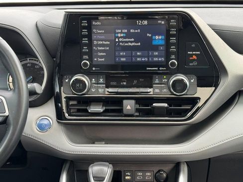 Used 2022 Toyota Highlander XLE image 14