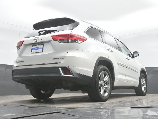 Used 2017 Toyota Highlander Limited AWD/4WD image 34