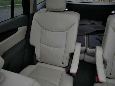 Used 2024 Cadillac XT6 Premium Luxury AWD/4WD image 13