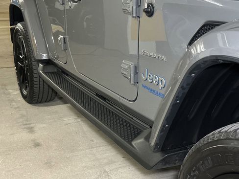 Used 2022 Jeep Wrangler Unlimited Sahara w/ Cold Weather Group AWD/4WD image 7