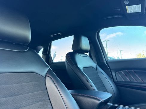 Certified 2021 Ford Edge ST-Line w/ Class II Trailer Tow Package image 17