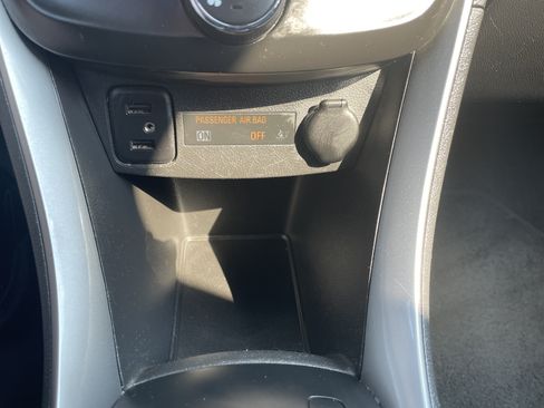 Used 2019 Chevrolet Trax LT w/ LT Convenience Package FWD image 33