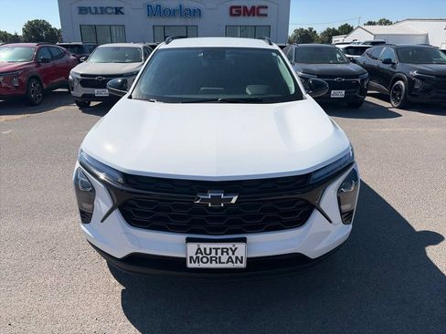 New 2026 Chevrolet Trax LT w/ Midnight Edition FWD image 9