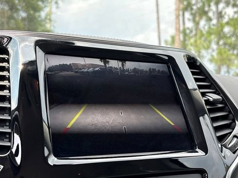 Used 2019 Jeep Cherokee Limited AWD/4WD image 34