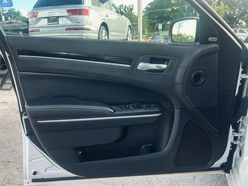 Used 2019 Chrysler 300 S image 9