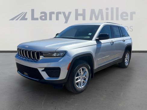 New 2026 Jeep Grand Cherokee Laredo image 1