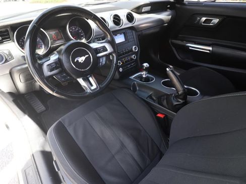 Used 2019 Ford Mustang GT RWD image 4