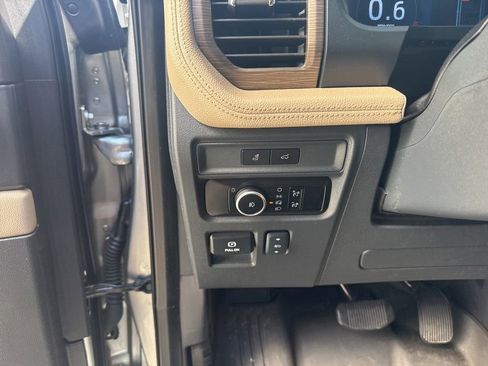 Used 2024 Ford Expedition Limited RWD image 13