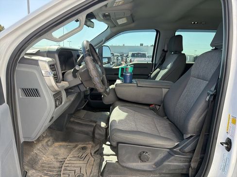 Used 2023 Ford F250 XL w/ Snow Plow/Camper Package AWD/4WD image 2