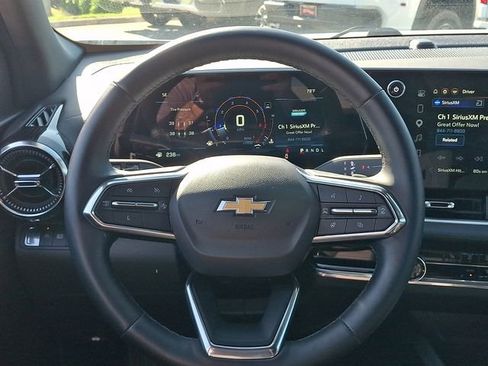 Used 2025 Chevrolet Equinox LT FWD image 19