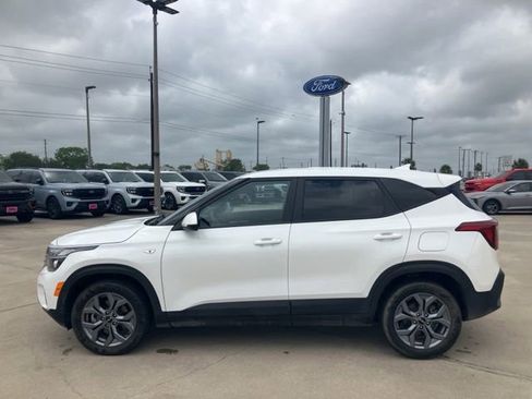 Used 2024 Kia Seltos LX AWD/4WD image 4