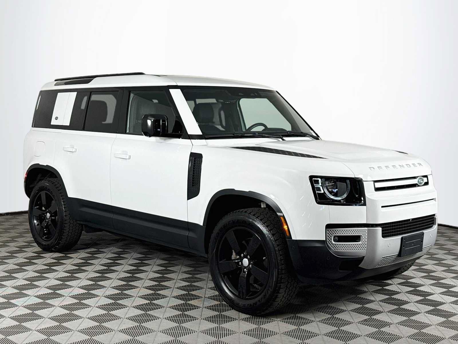 Used 2024 Land Rover Defender 110 S AWD/4WD image 3